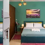 & Riverfront 2 Apartman *