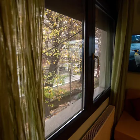 & Riverfront 2 شقة