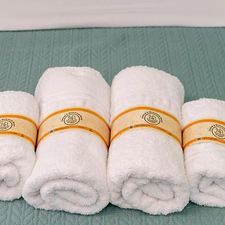 & Riverfront 2 شقة